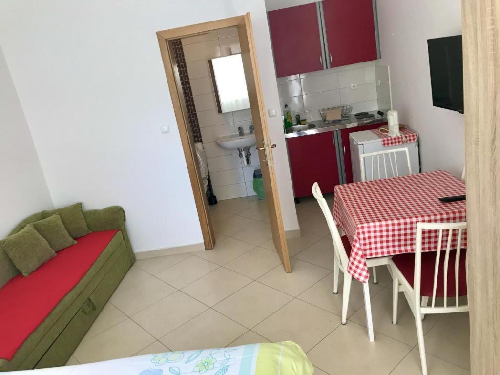 Apartment Ally 茨里克韦尼察 外观 照片